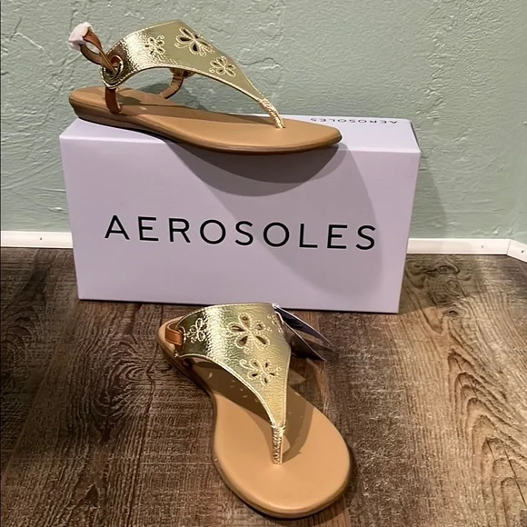 Aerosoles Gold Sandals SZ. 8.5 - Picture 1 of 6